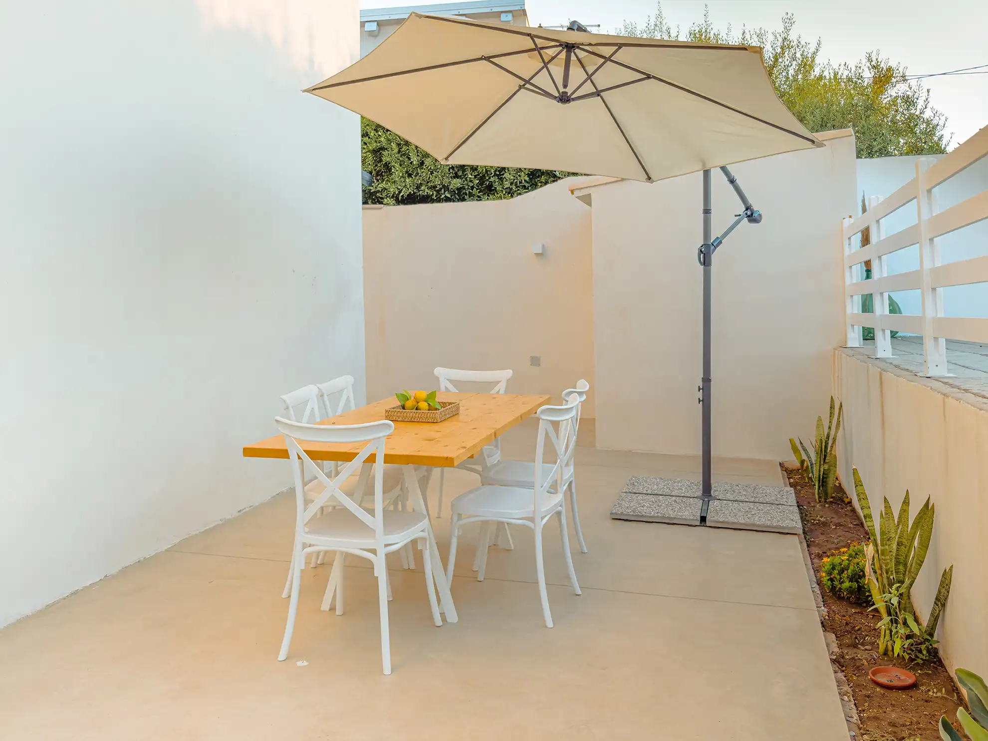 area-pranzo-giardino-villa-clori-esterno