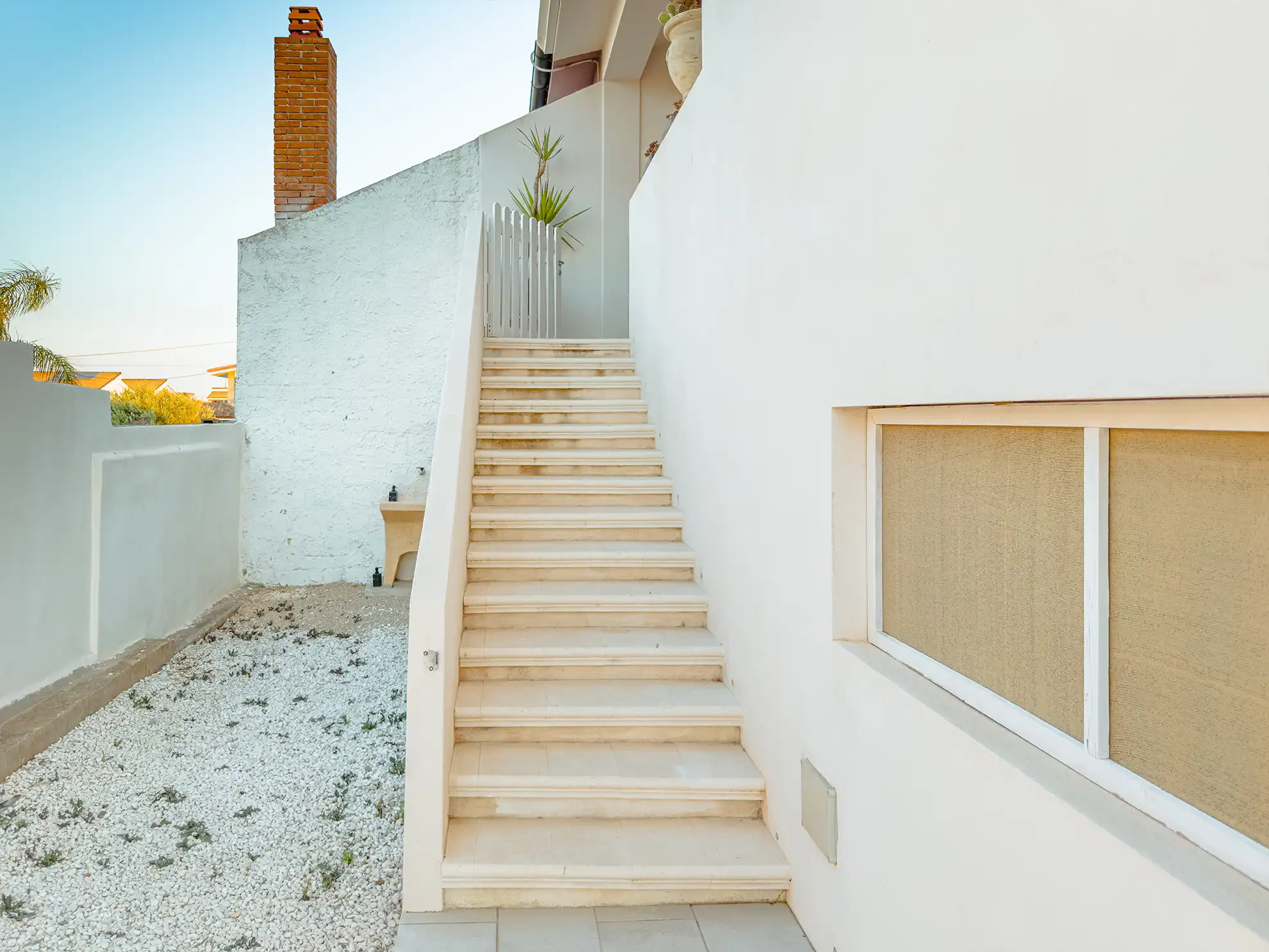 ingresso-villa-clori-scale-primo-piano