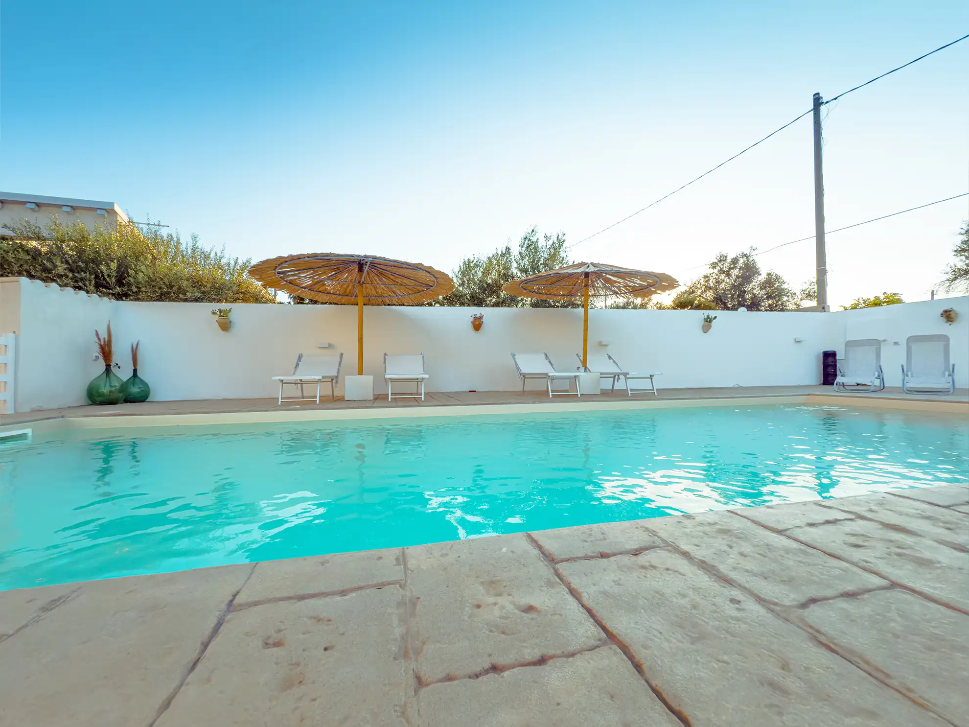 piscina-villa-clori-marzamemi-cielo-azzurro