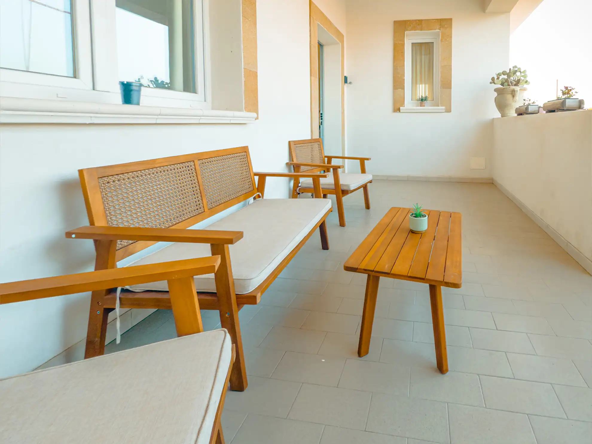 veranda-ingresso-villa-clori-poltrone-esterno