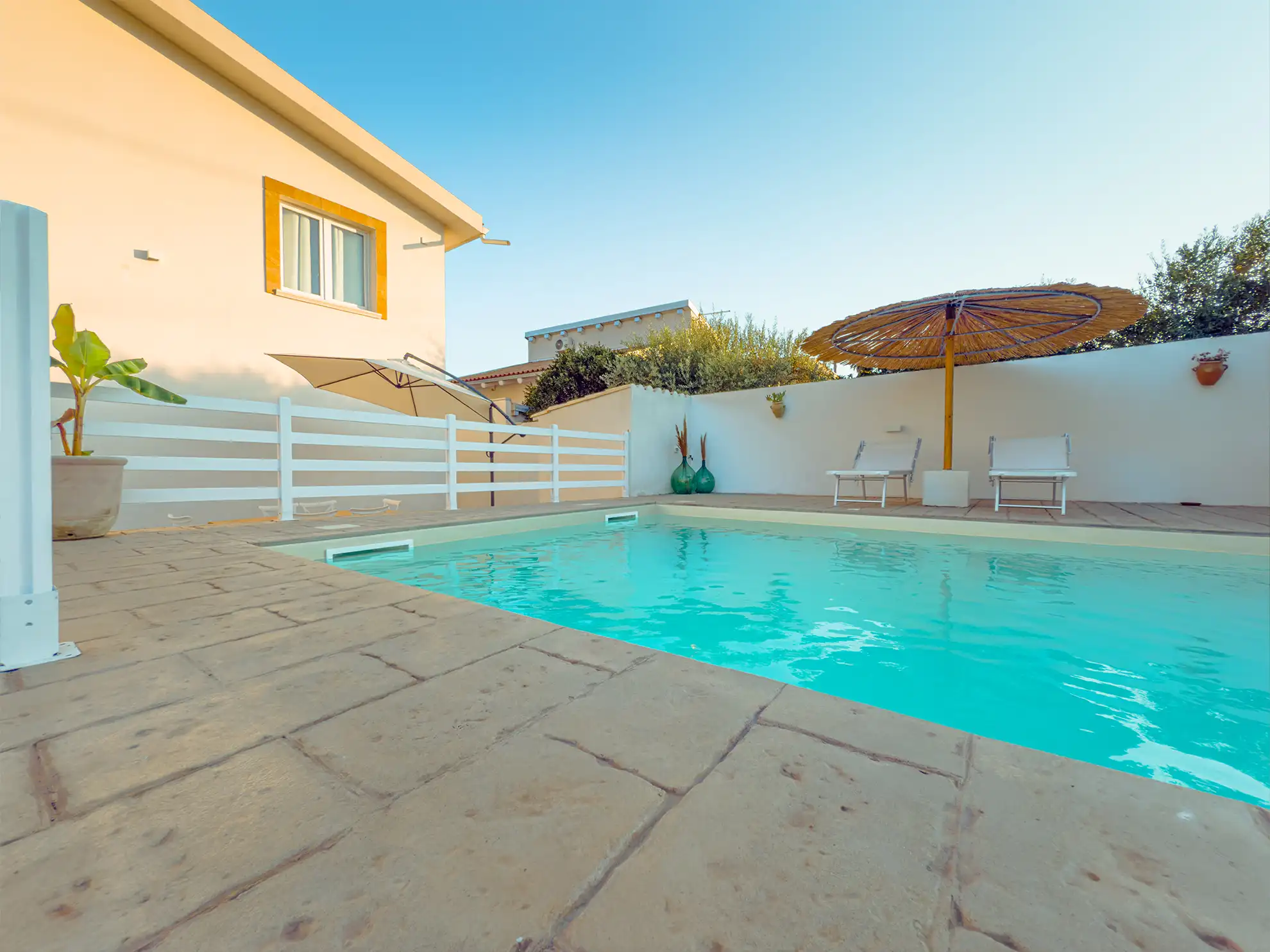 villa-clori-esterni-piscina-tramonto